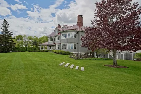 34 Willow Avenue North Hampton NH 03862