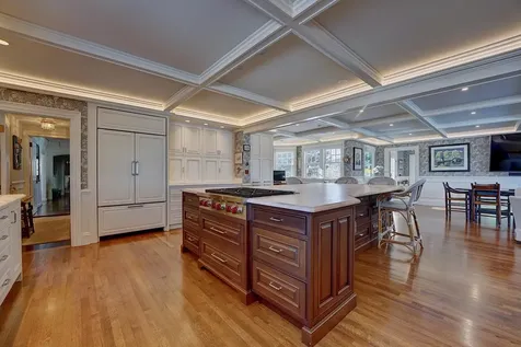34 Willow Avenue North Hampton NH 03862
