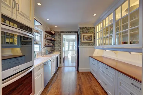 34 Willow Avenue North Hampton NH 03862