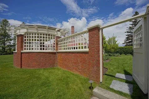 34 Willow Avenue North Hampton NH 03862