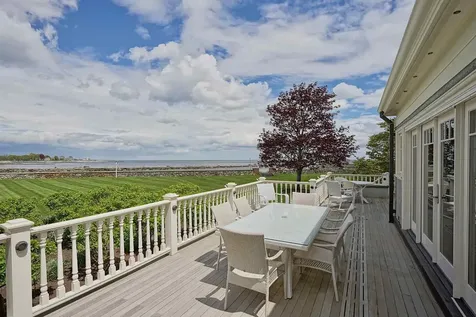 34 Willow Avenue North Hampton NH 03862