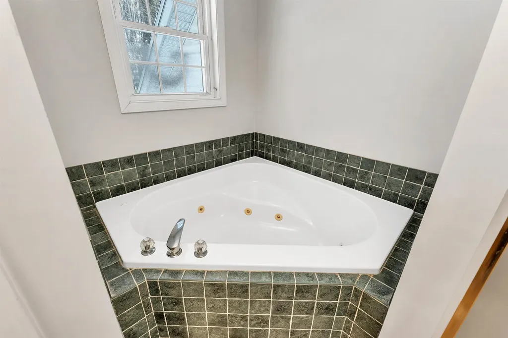 826 Cherry Valley Road Gilford NH 03249