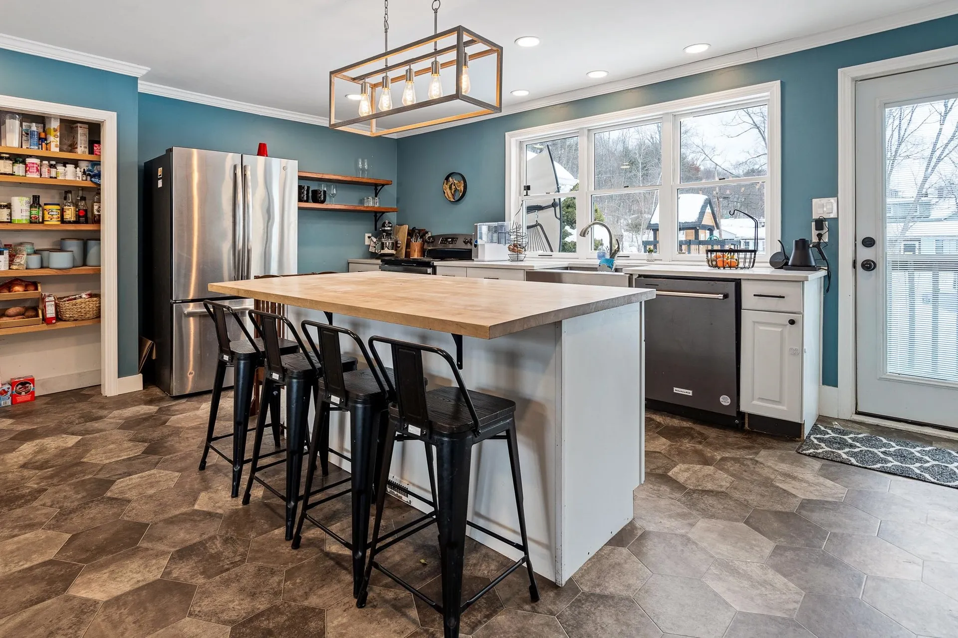 292 Arah Street Manchester NH 03104