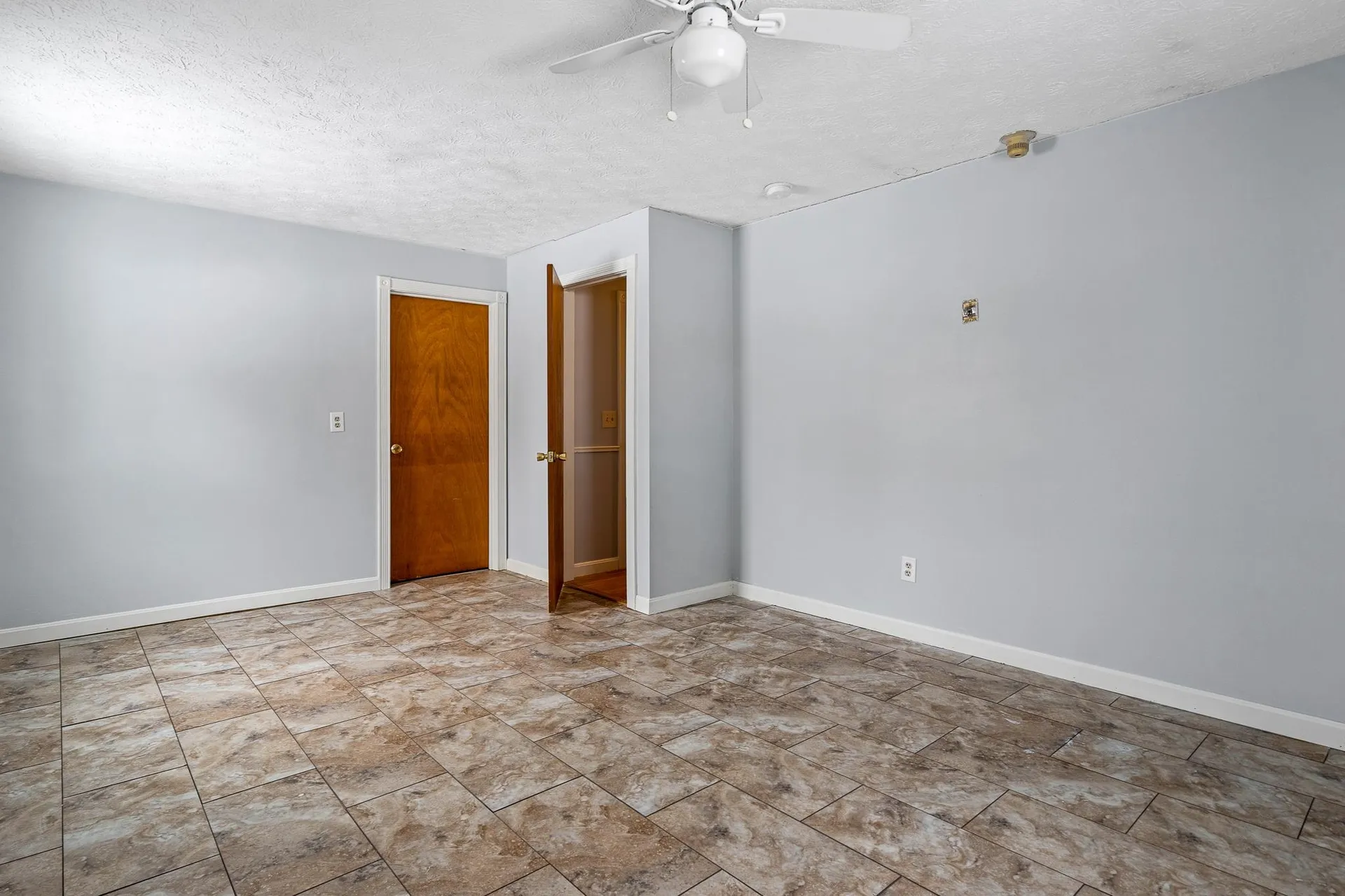 292 Arah Street Manchester NH 03104