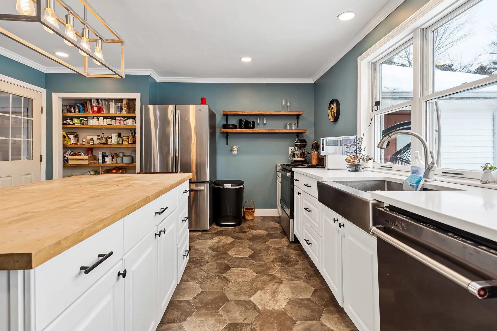 292 Arah Street Manchester NH 03104