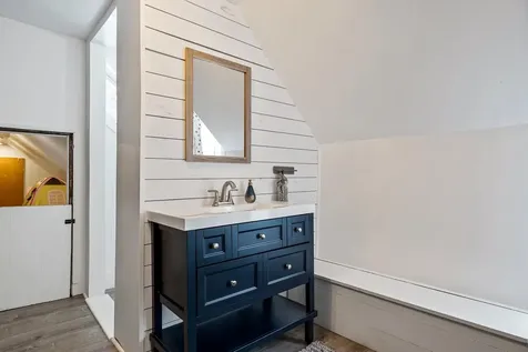 292 Arah Street Manchester NH 03104