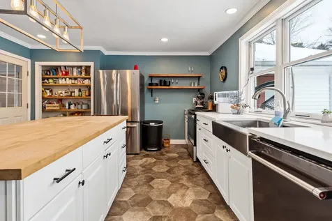 292 Arah Street Manchester NH 03104