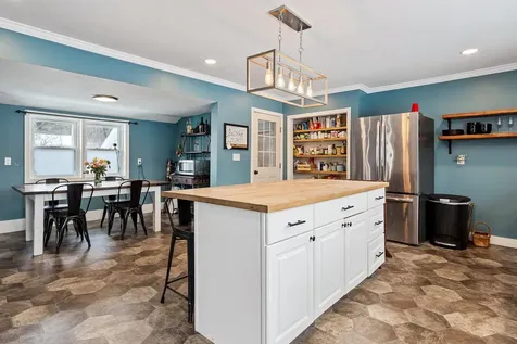 292 Arah Street Manchester NH 03104