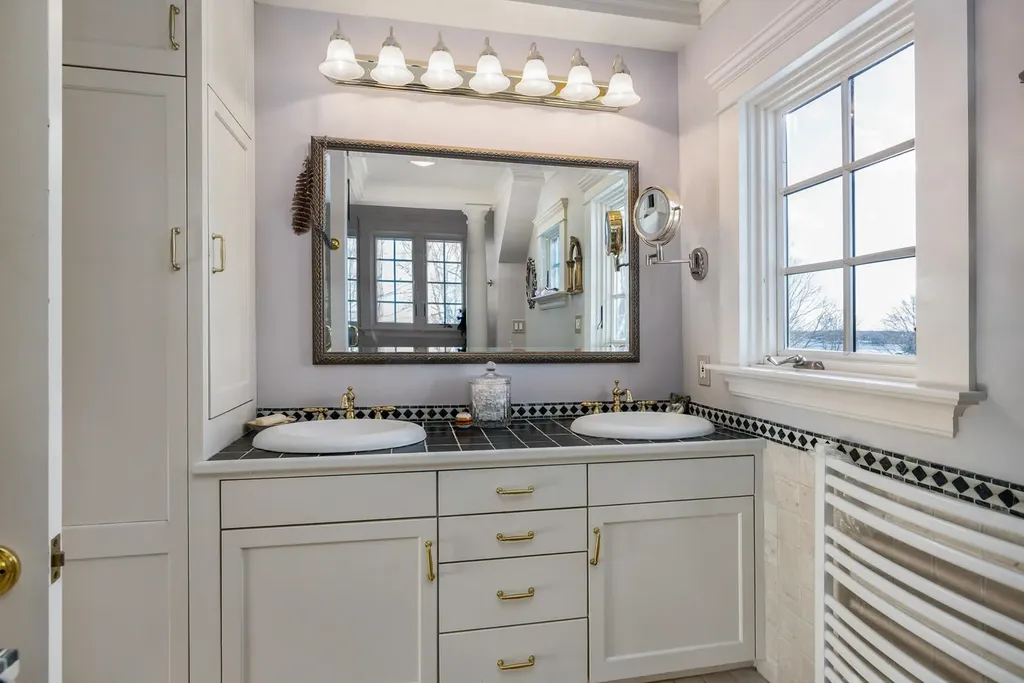183 Portsmouth Avenue New Castle NH 03854