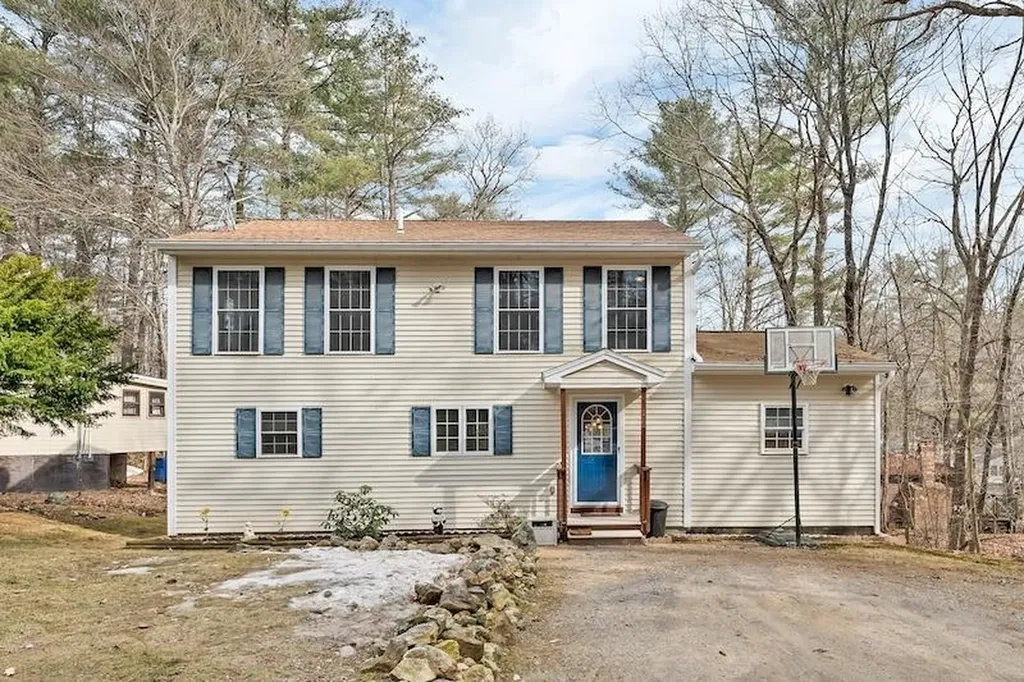 12 Grape Avenue Gilmanton NH 03237