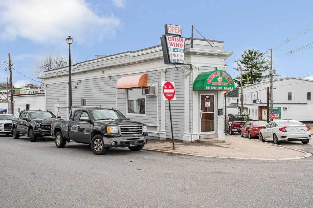 31 Massabesic Street Manchester NH 03103-4213