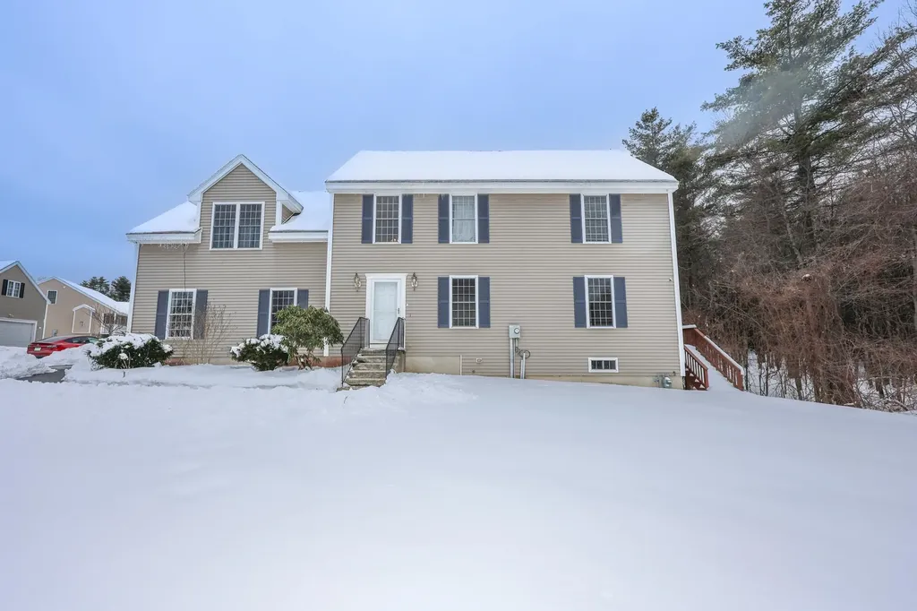 31 Forest Hill Way Manchester NH 03109