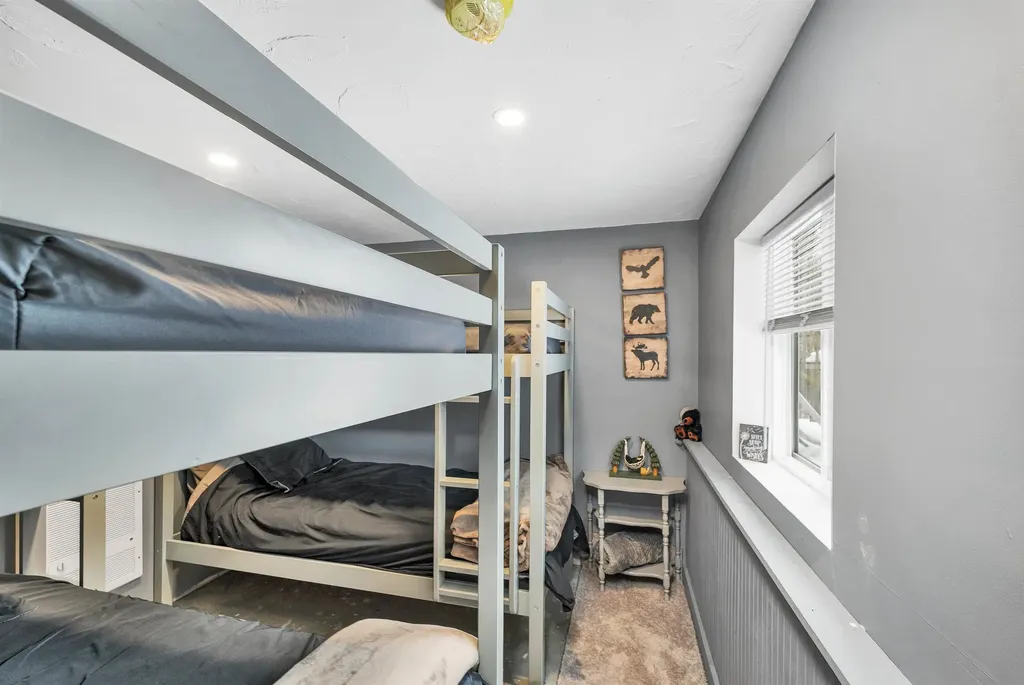 65 Glen Forest Drive Moultonborough NH 03254