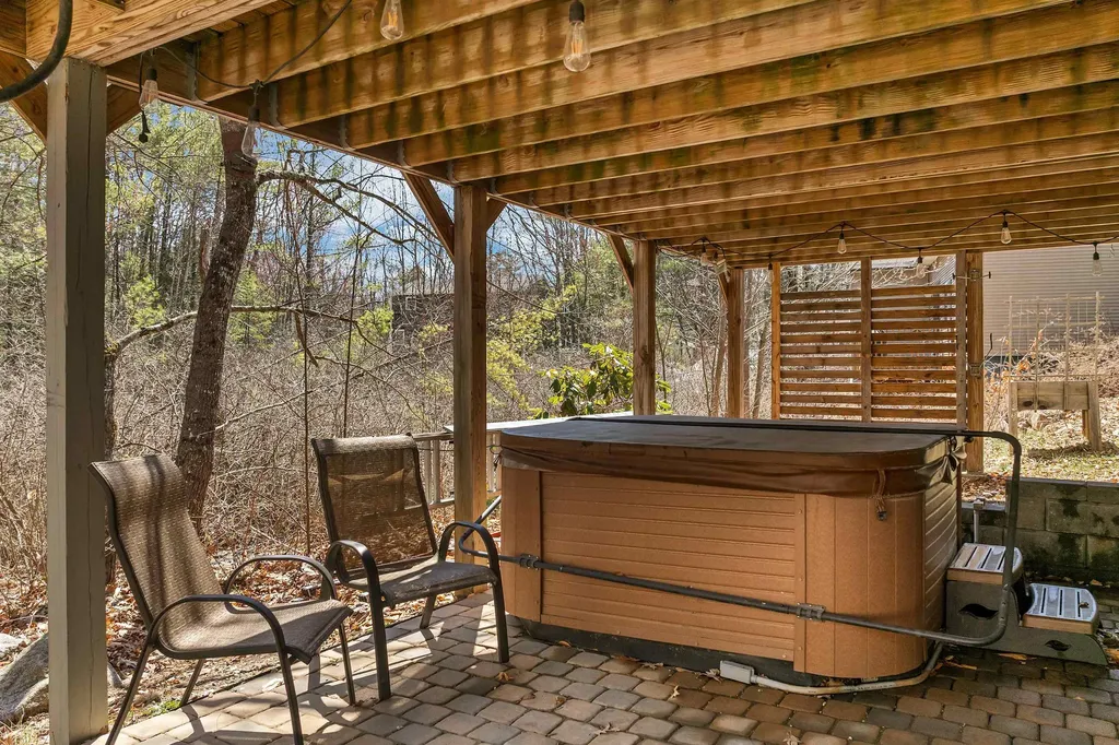 65 Glen Forest Drive Moultonborough NH 03254