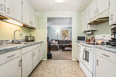8 Monarch Lane Claremont NH 03743
