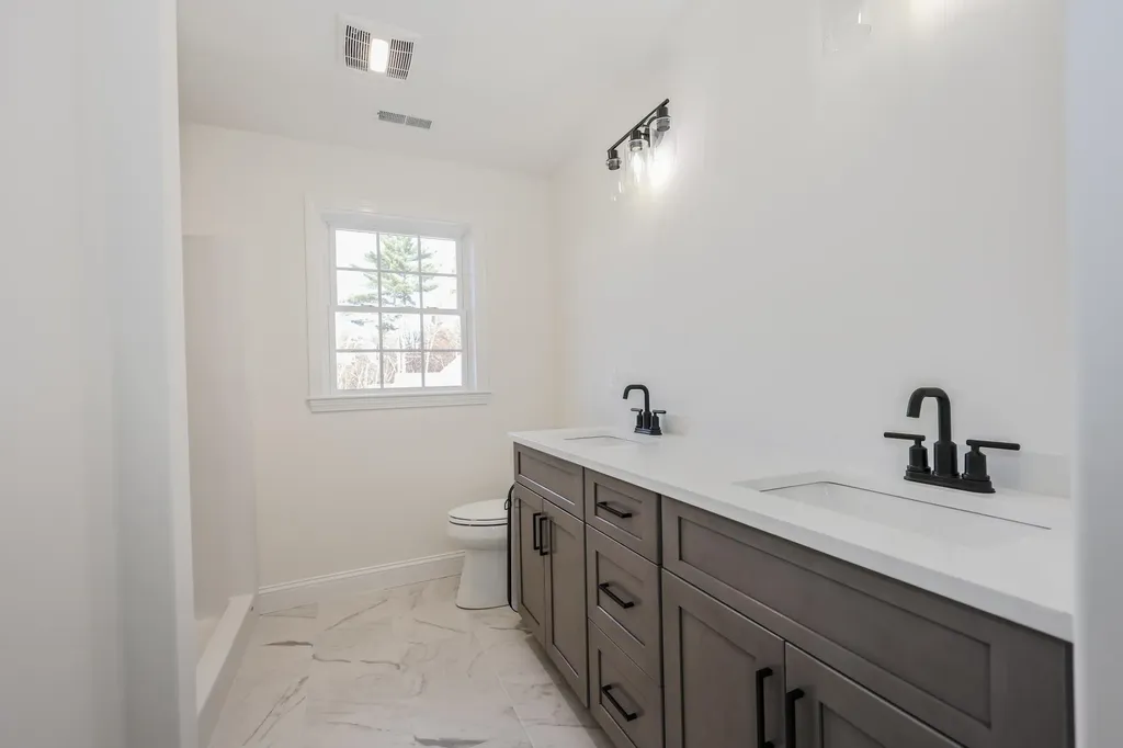 3 Tallarico Street Litchfield NH 03052