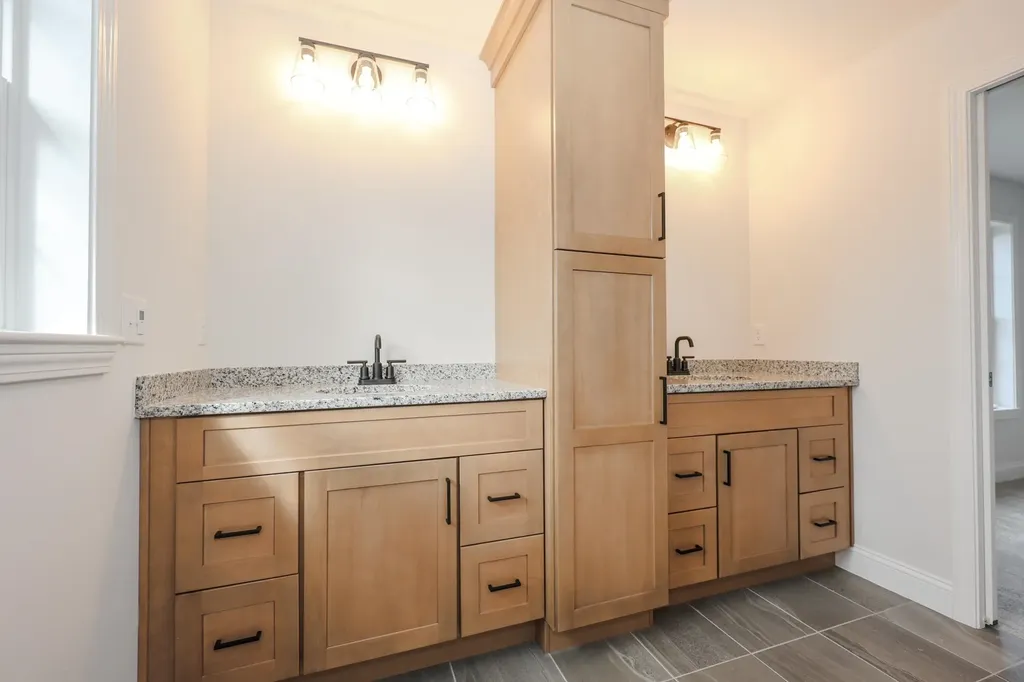 1 Tallarico Street Litchfield NH 03052