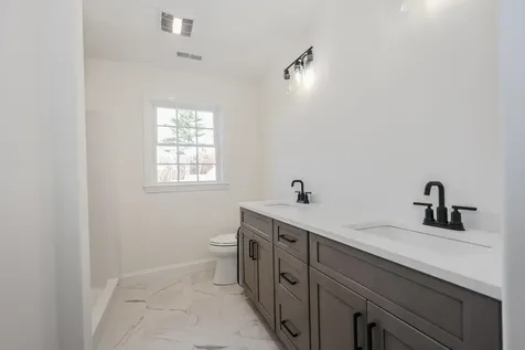 1 Tallarico Street Litchfield NH 03052