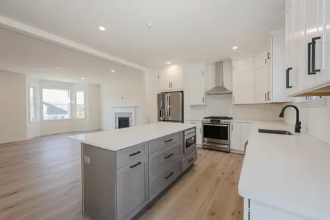 1 Tallarico Street Litchfield NH 03052