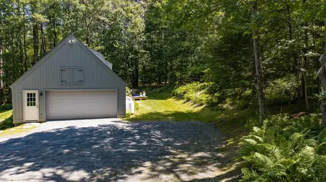 86 West Fisher Road Hartford VT 05059