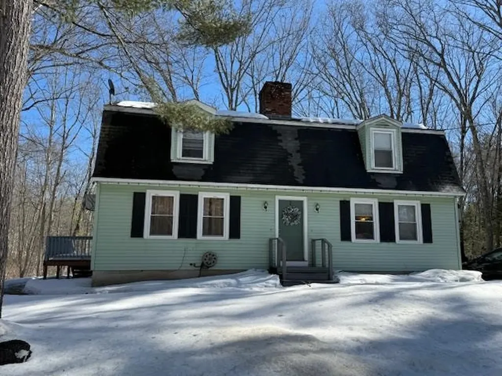 6 Clover Court Raymond NH 03077