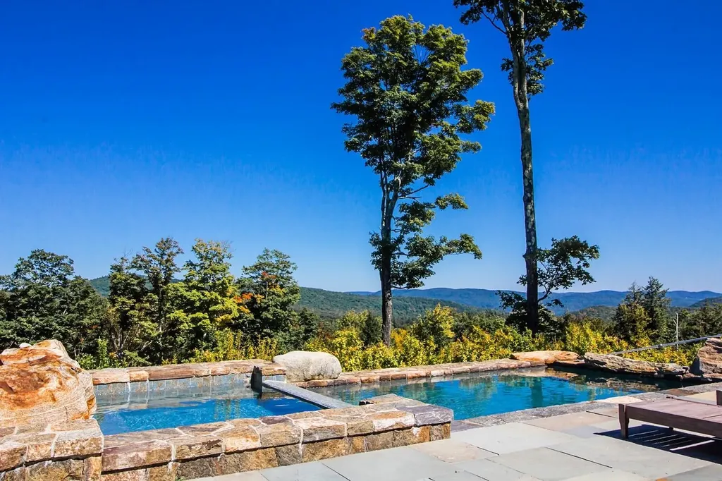 816 Black Bear Road Jamaica VT 05343