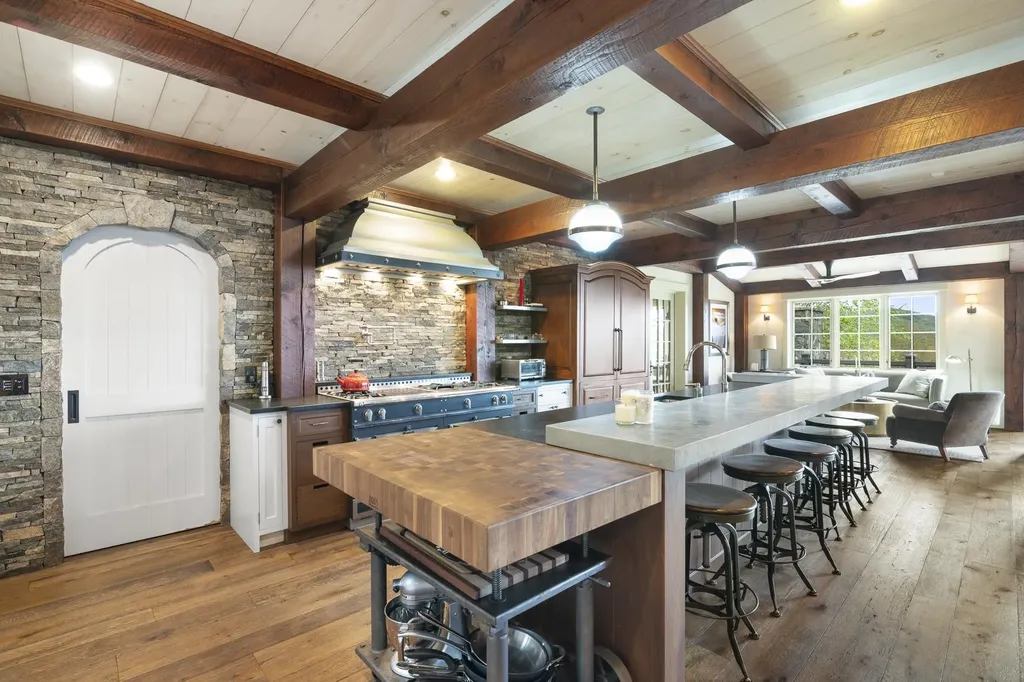 816 Black Bear Road Jamaica VT 05343