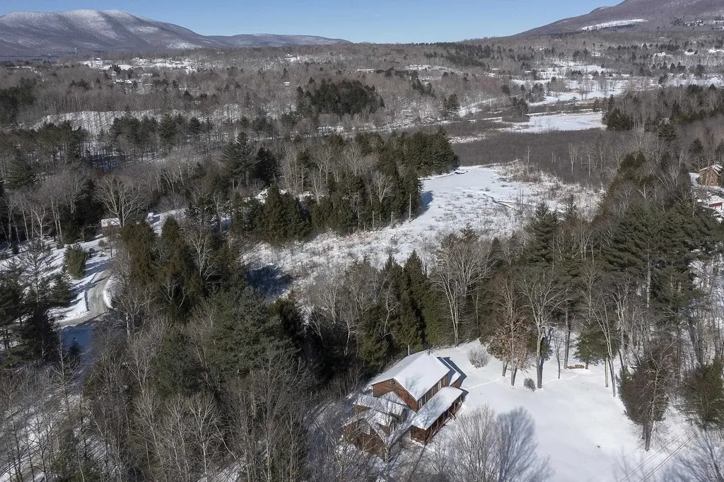 551 Winter Street Manchester VT 05255