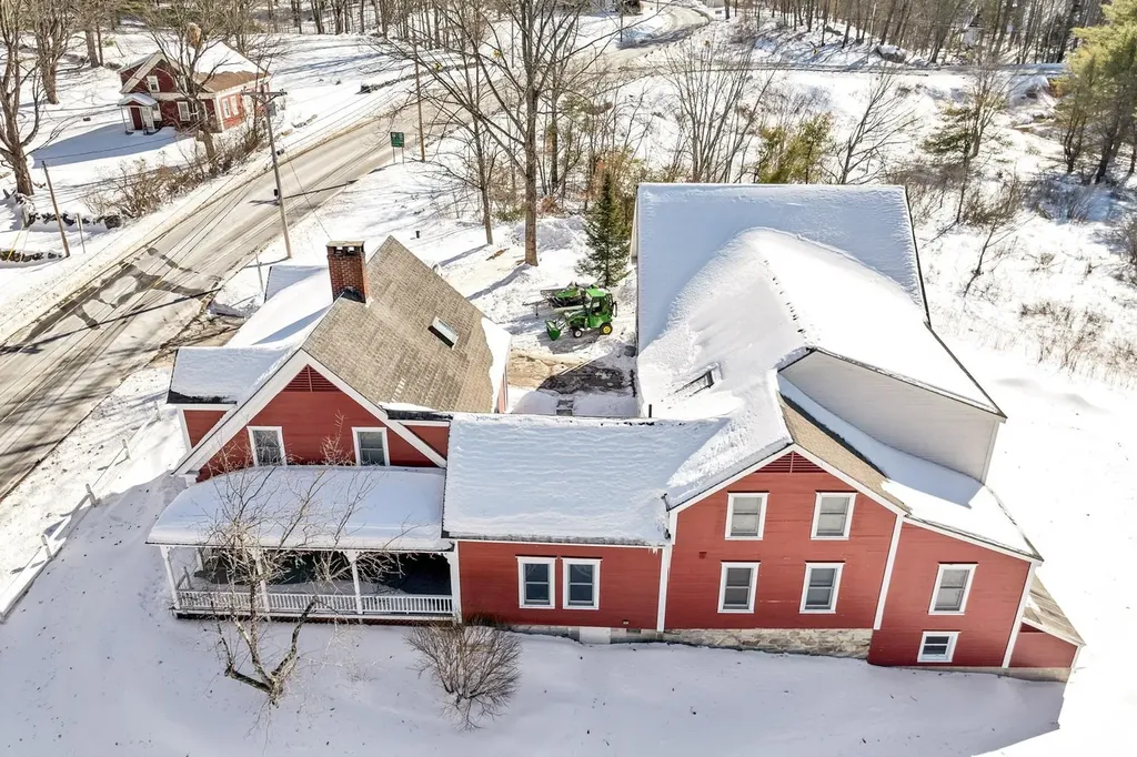 396 Governor Wentworth Highway Tuftonboro NH 03850