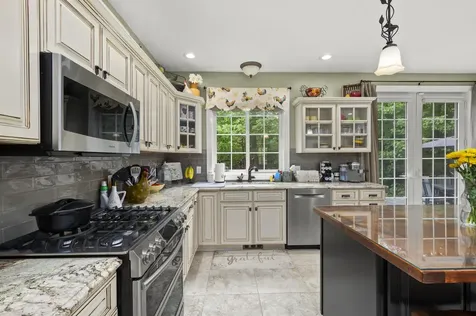28 Oakleigh Drive Laconia NH 03246