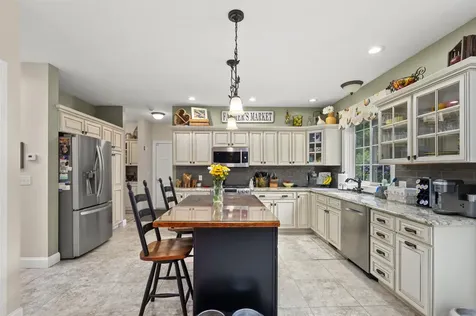 28 Oakleigh Drive Laconia NH 03246