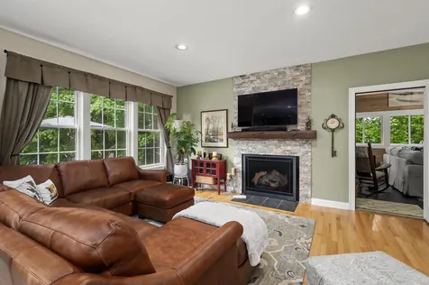 28 Oakleigh Drive Laconia NH 03246