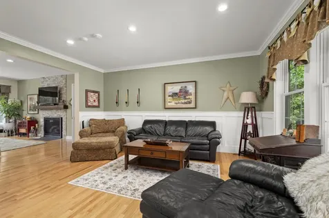 28 Oakleigh Drive Laconia NH 03246