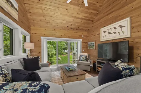 28 Oakleigh Drive Laconia NH 03246
