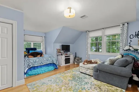 28 Oakleigh Drive Laconia NH 03246