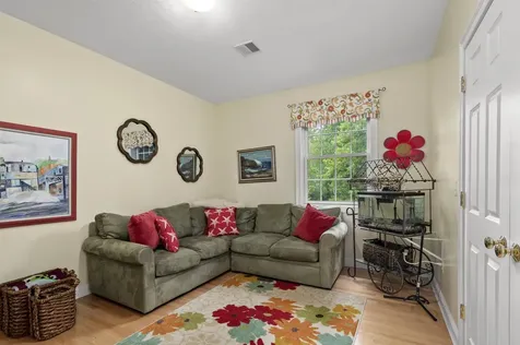 28 Oakleigh Drive Laconia NH 03246