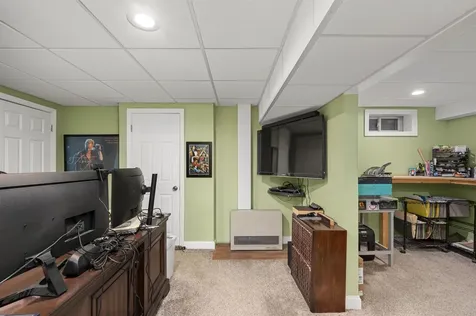 28 Oakleigh Drive Laconia NH 03246