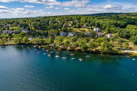 28 Oakleigh Drive Laconia NH 03246