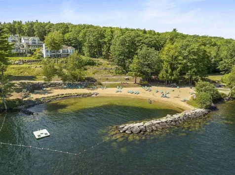 28 Oakleigh Drive Laconia NH 03246