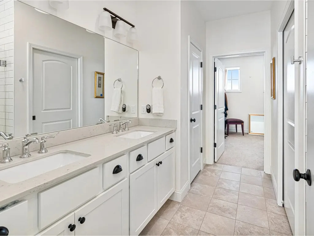 31 Ledge Way South Burlington VT 05403