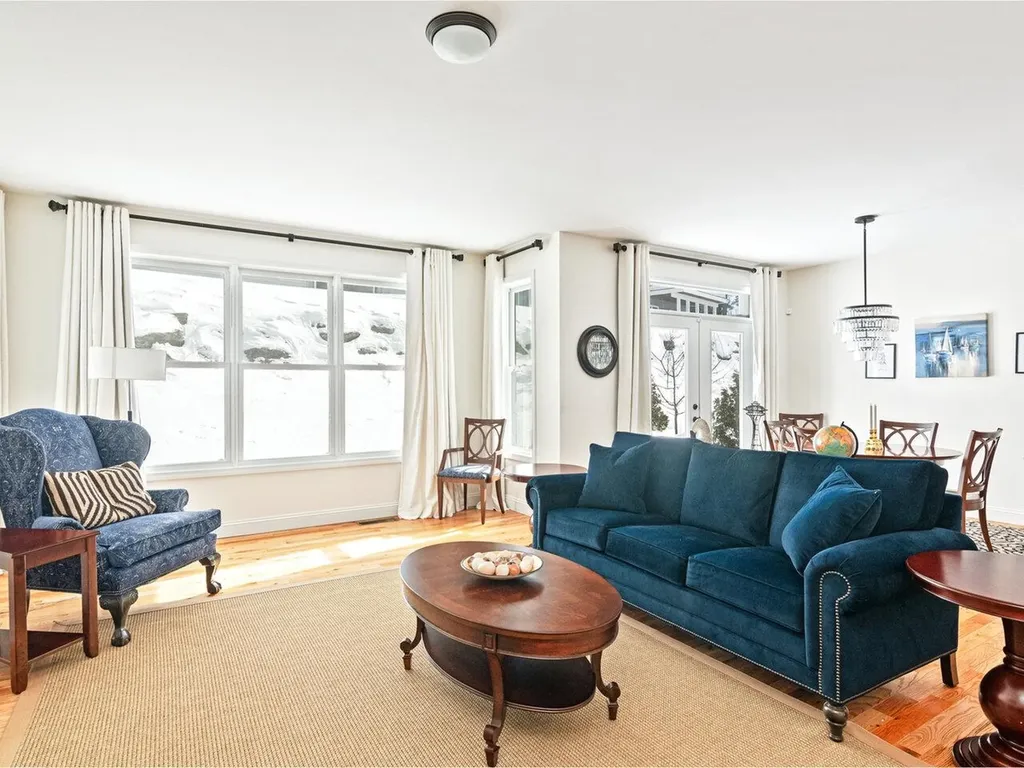 31 Ledge Way South Burlington VT 05403