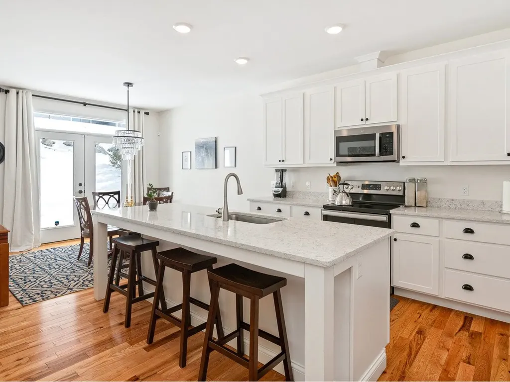 31 Ledge Way South Burlington VT 05403