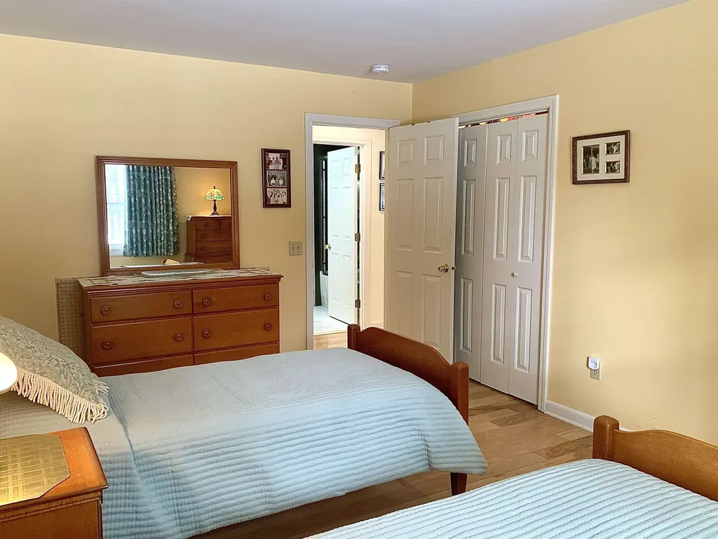 18 Jarvis Way Hartford VT 05059