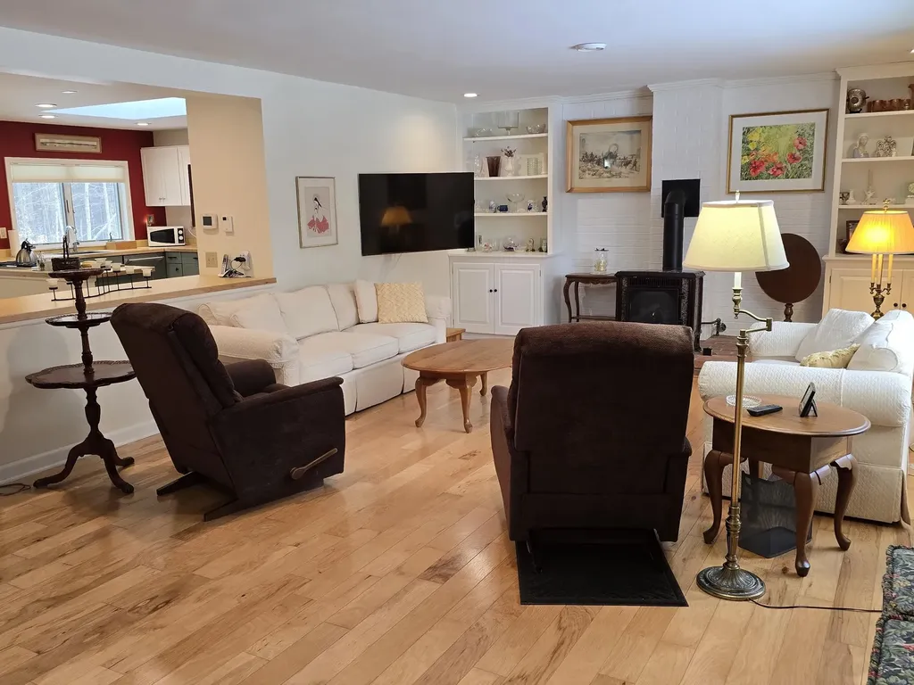 18 Jarvis Way Hartford VT 05059