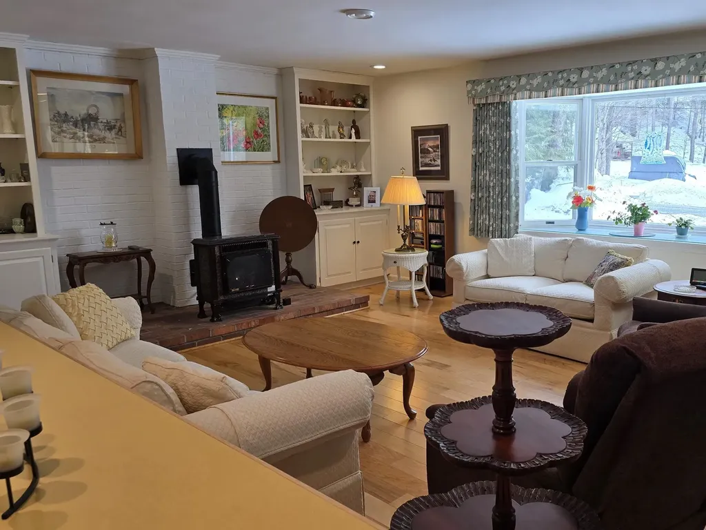 18 Jarvis Way Hartford VT 05059