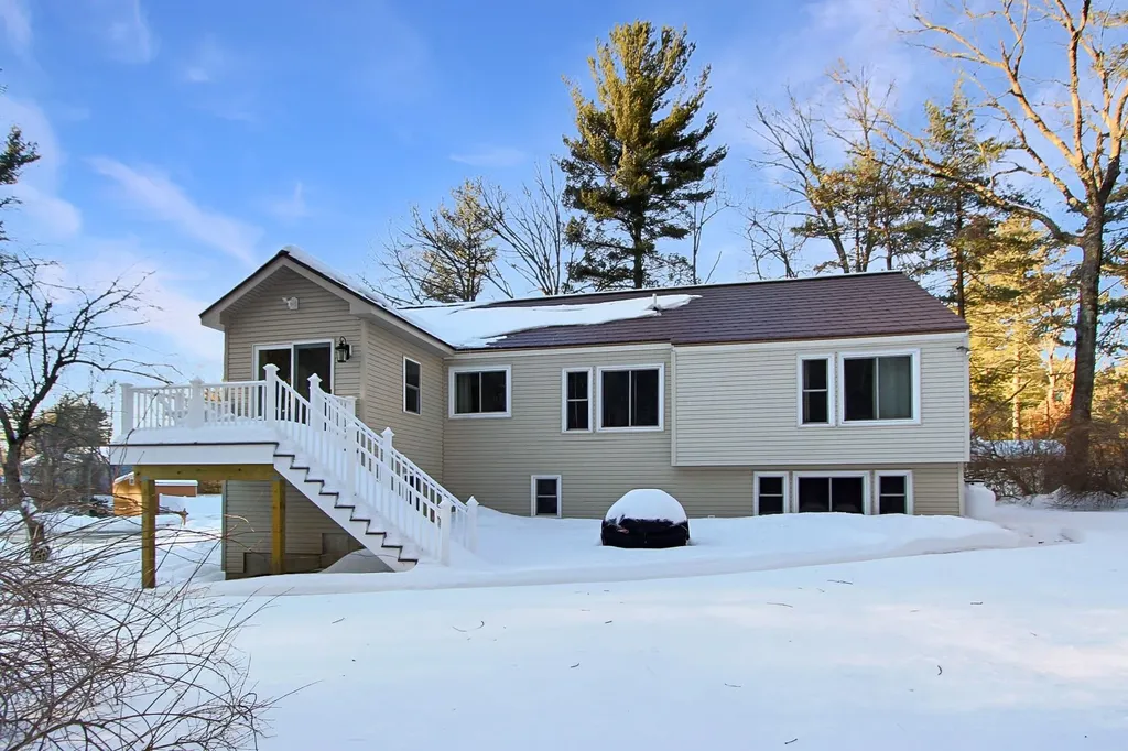 37 Saint Laurent Drive Hudson NH 03051