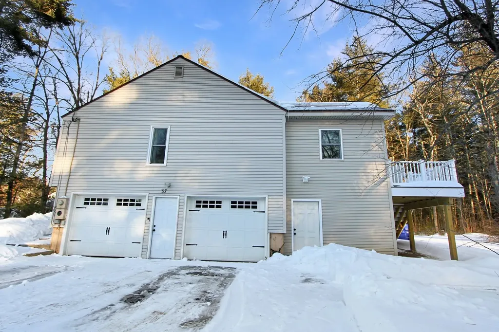 37 Saint Laurent Drive Hudson NH 03051