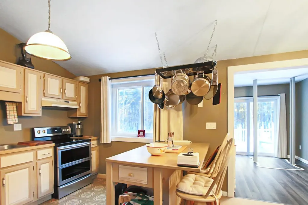 37 Saint Laurent Drive Hudson NH 03051