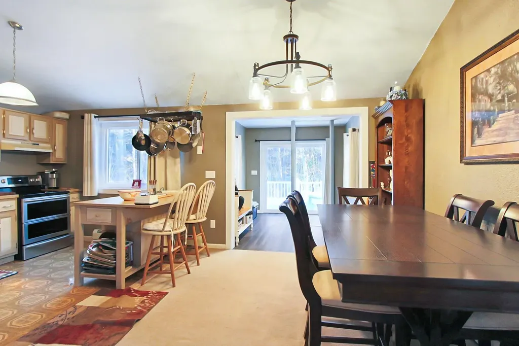 37 Saint Laurent Drive Hudson NH 03051