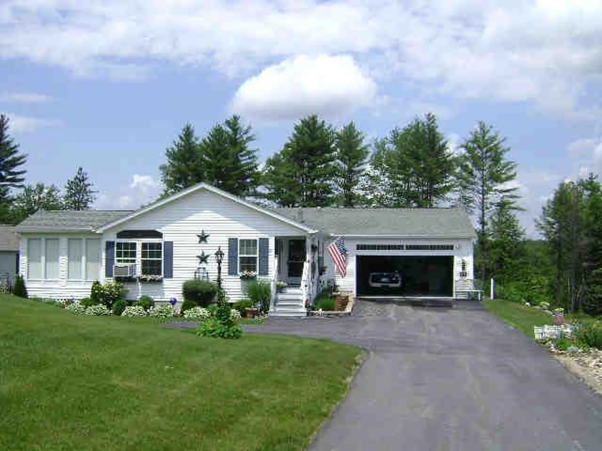 10 Loggers Lane Sandown NH 03873